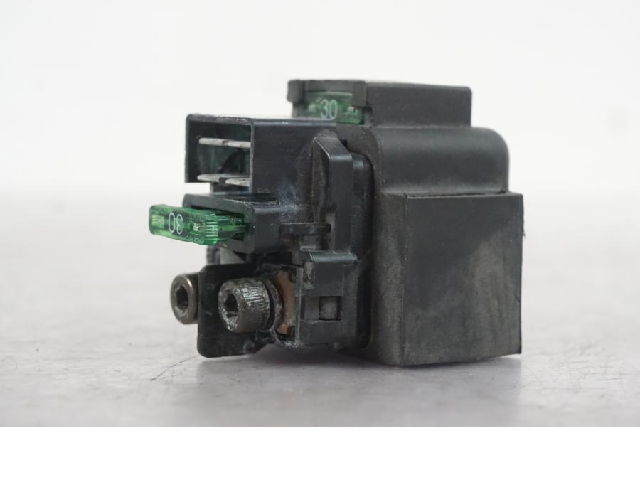 Höger sida på Startrelä från en Kawasaki ZX-6R -2006 motorcykel.