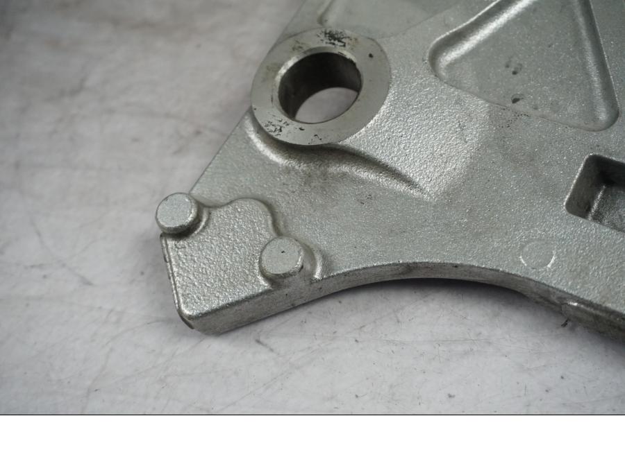 Vänster sida på Bromsoksfäste från en Kawasaki Z 1000 -2008 motorcykel.