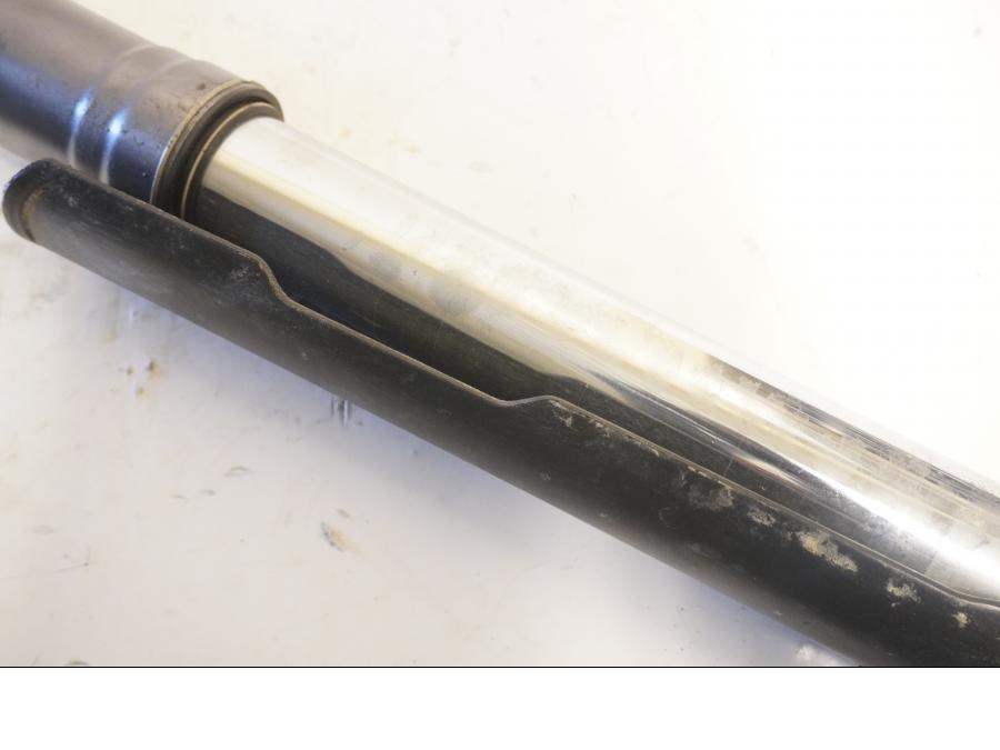 Höger sida på Gaffelben från en KTM 640 SM -2003 motorcykel.