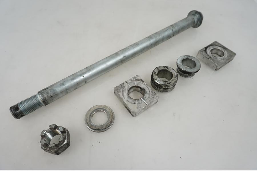 Framsidan på Axel från en Kawasaki ER-6N -2014 motorcykel.