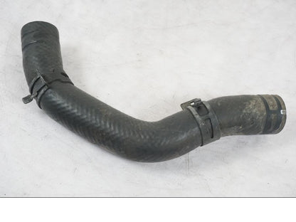 Snett uppifrån på Vattenkyl Slang Set från en Kawasaki Z 900 -2019 motorcykel.