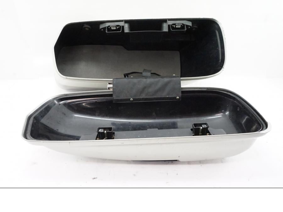 Snett uppifrån på Sidoväska från en Yamaha XVZ 13TD -1999 motorcykel.