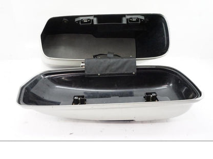 Snett uppifrån på Sidoväska från en Yamaha XVZ 13TD -1999 motorcykel.