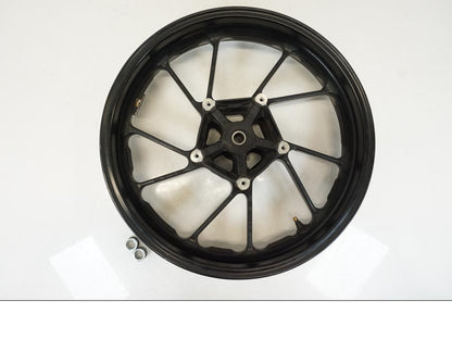 Framsidan på Fälg från en Yamaha XSR 700 -2016 motorcykel.