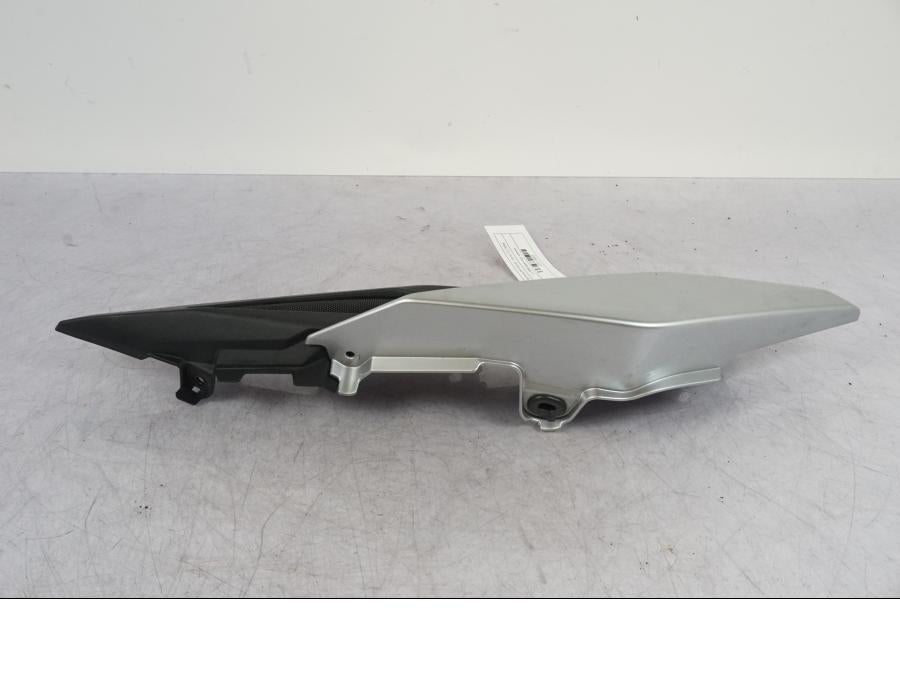 Höger sida på Bakvinge från en Yamaha MT-09 SP -2018 motorcykel.