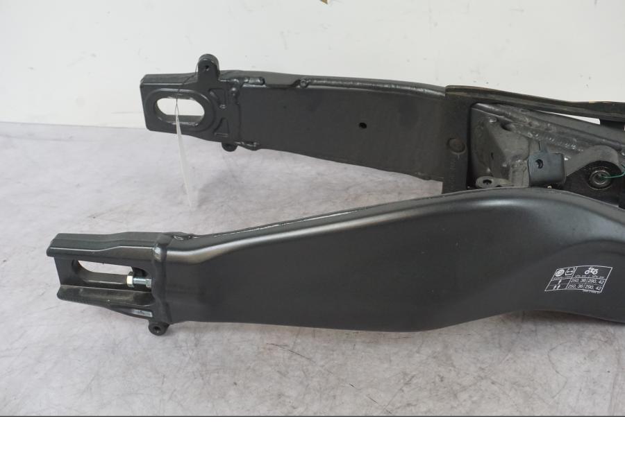 Höger sida på Sving från en Yamaha MT-09 -2024 motorcykel.