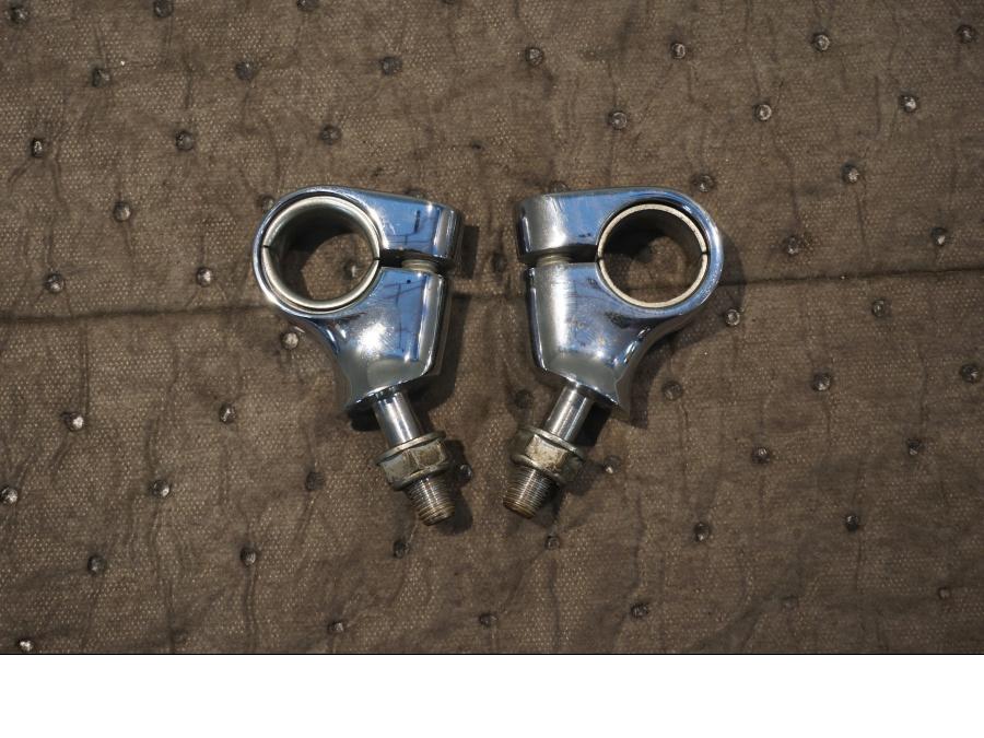 Baksidan på Styrfäste från en Kawasaki VN 800 -1995 motorcykel.