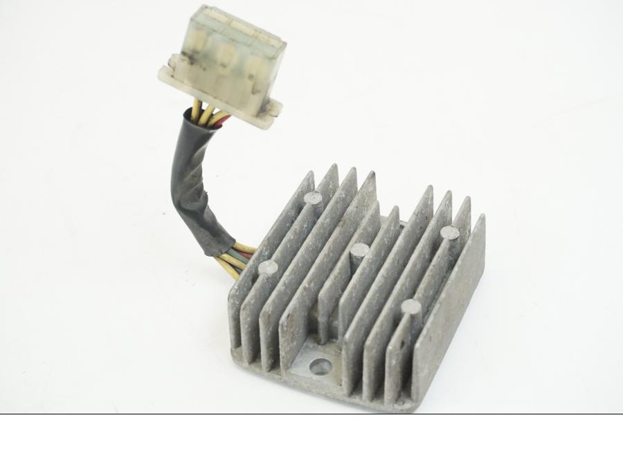 Höger sida på Likriktare från en Honda NSR 125 -1991 motorcykel.