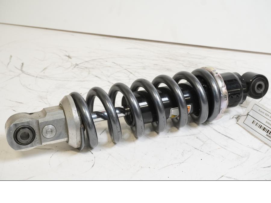 Framsidan på Stötdämpare från en Suzuki GSX-S 1000 -2015 motorcykel.