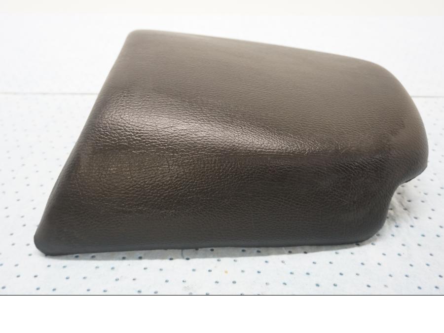 Baksidan på Sadel från en Triumph Tiger -2001 motorcykel.