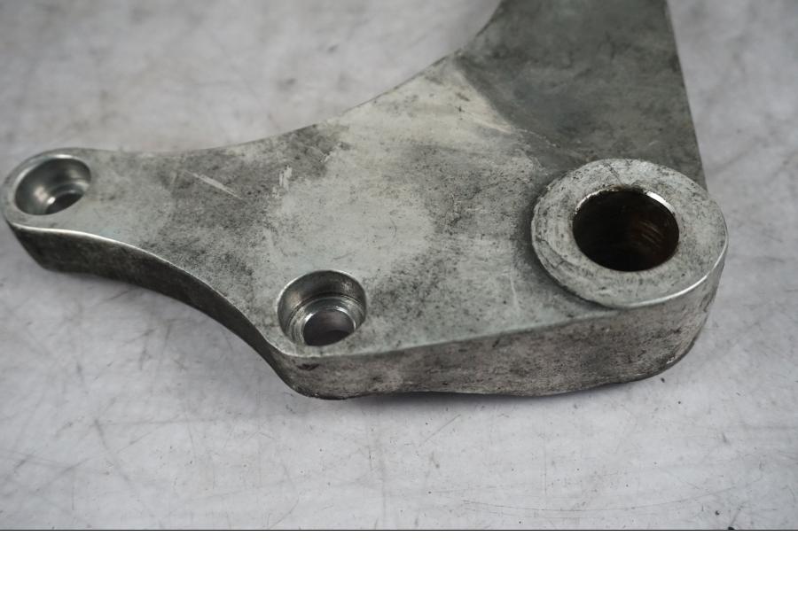 Vänster sida på Bromsoksfäste från en Kawasaki VN 1500 -1996 motorcykel.