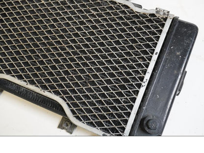 Baksidan på Vattenkyl från en Yamaha TDM 850 -1996 motorcykel.