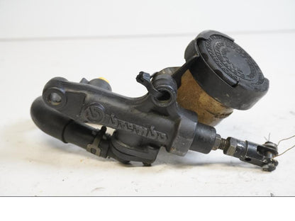 Framsidan på Bromshuvudcylinder från en Yamaha YZF 1000 R1 -1999 motorcykel.