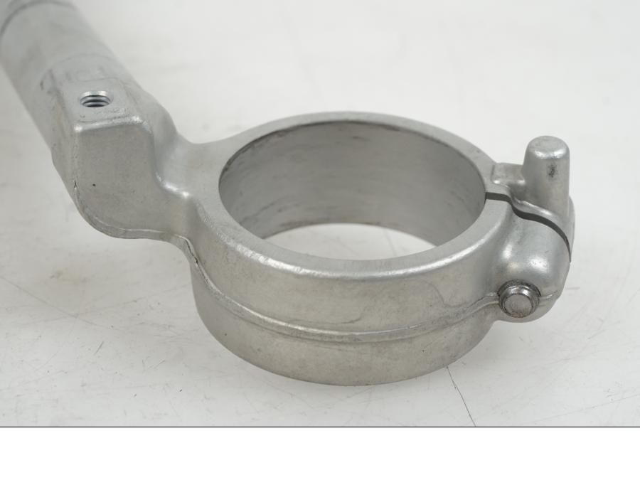 Snett uppifrån på Styre från en Suzuki GSX-R 1000 -2007 motorcykel.