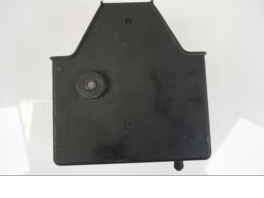 Extrabild1 på Batterihållare från en Aprilia RS 125 -2008 motorcykel.