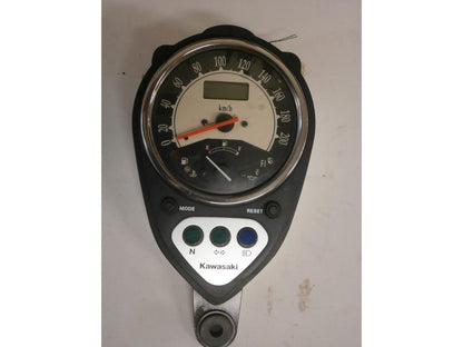 Framsidan på Instrumentpanel från en Kawasaki VN 900 -2008 motorcykel.