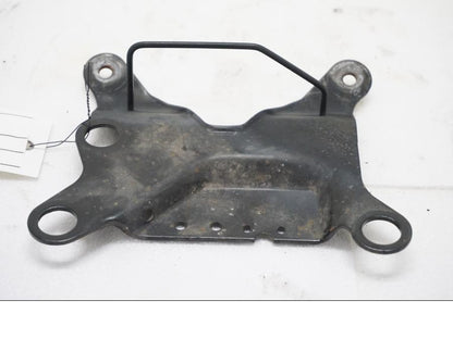 Baksidan på Instrumentpanelsfäste från en Aprilia SL 750 Shiver -2008 motorcykel.