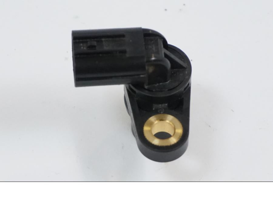 Baksidan på Hastighetsgivare från en Honda CB 650 R -2019 motorcykel.