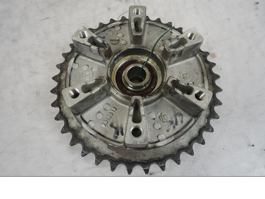 Baksidan på Drevfäste från en Triumph Bonneville T120 -2021 motorcykel.