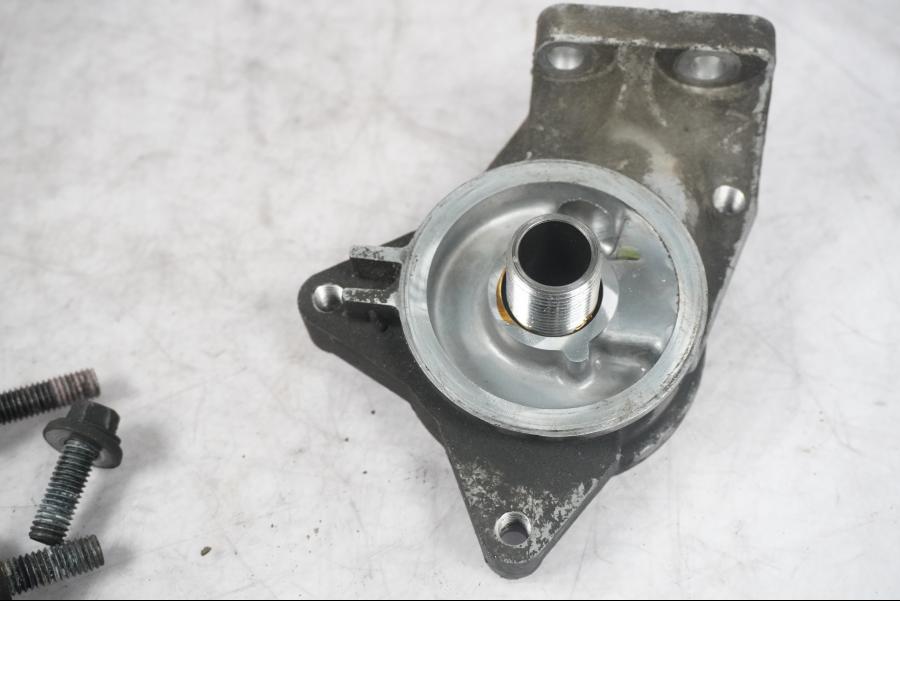 Höger sida på Oljefilter från en Kawasaki ZX-10R -2008 motorcykel.