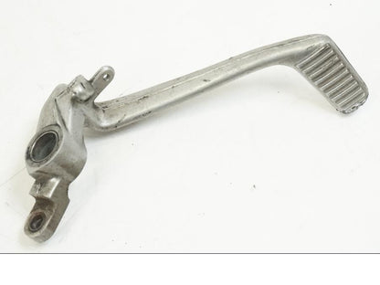 Baksidan på Bromspedal från en Honda VFR 800 -2003 motorcykel.