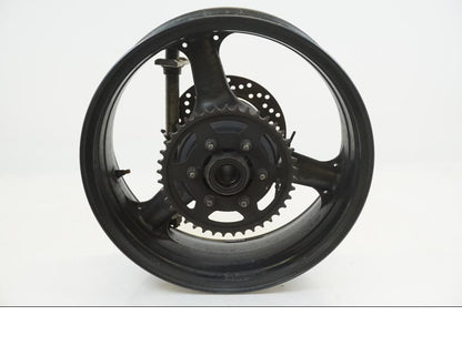 Framsidan på Fälg från en Kawasaki ZX-9R -2000 motorcykel.