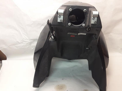 Vänster sida på Bensintank från en KTM 990 Super Duke -2007 motorcykel.