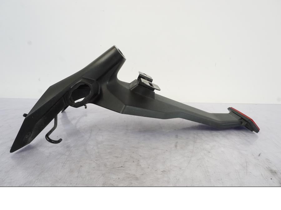 Vänster sida på Skylthållare från en Kawasaki ER-6F -2010 motorcykel.