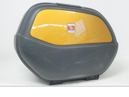 Framsidan på Sidoväska från en Honda XL 1000 V -1999 motorcykel.