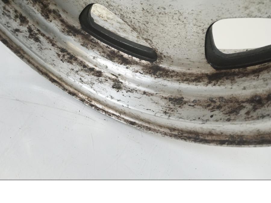 Höger sida på Fälg från en Suzuki VL 1500 -1999 motorcykel.