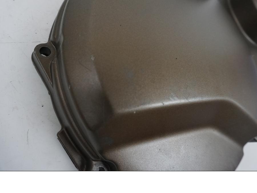 Vänster sida på Kopplingskåpa från en Kawasaki ZRX 1200 S -2004 motorcykel.