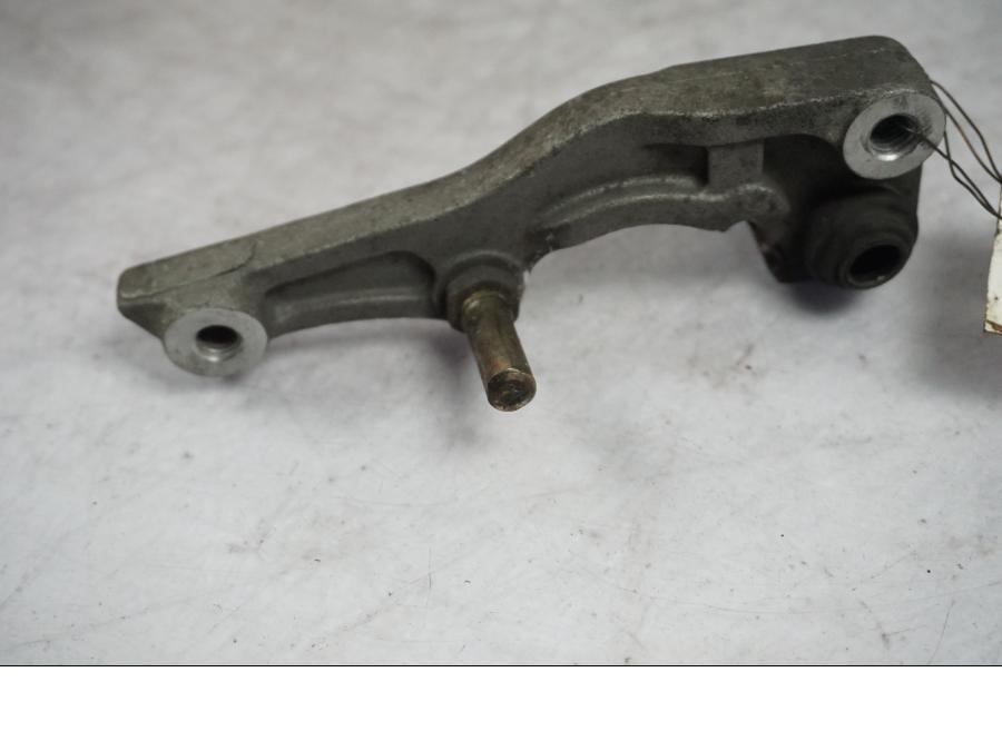 Höger sida på Bromsoksfäste från en Honda XL 650 V -2000 motorcykel.