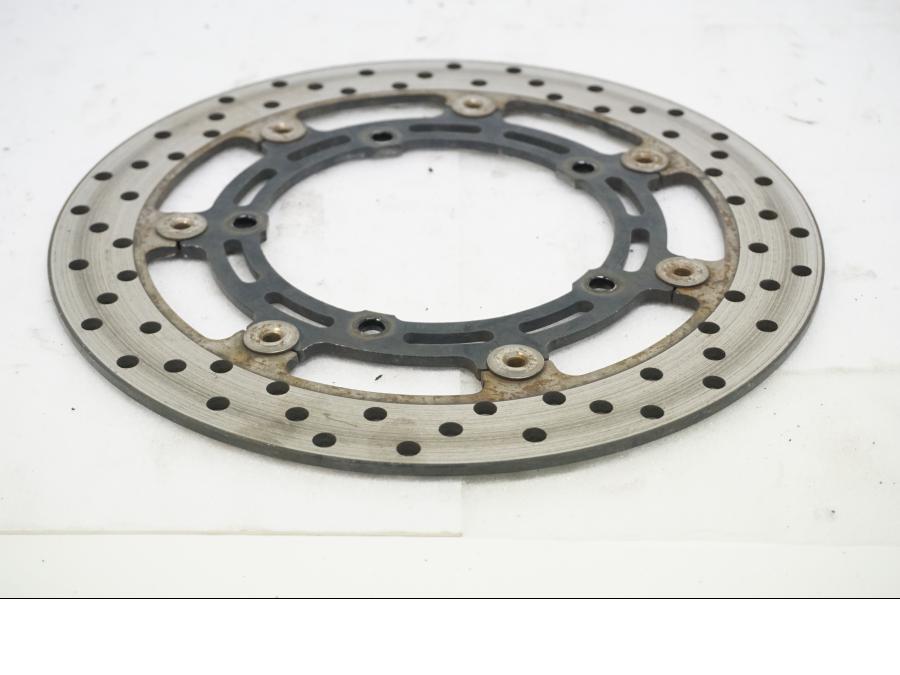 Framsidan på Bromsskiva från en Yamaha MT-03 -2007 motorcykel.