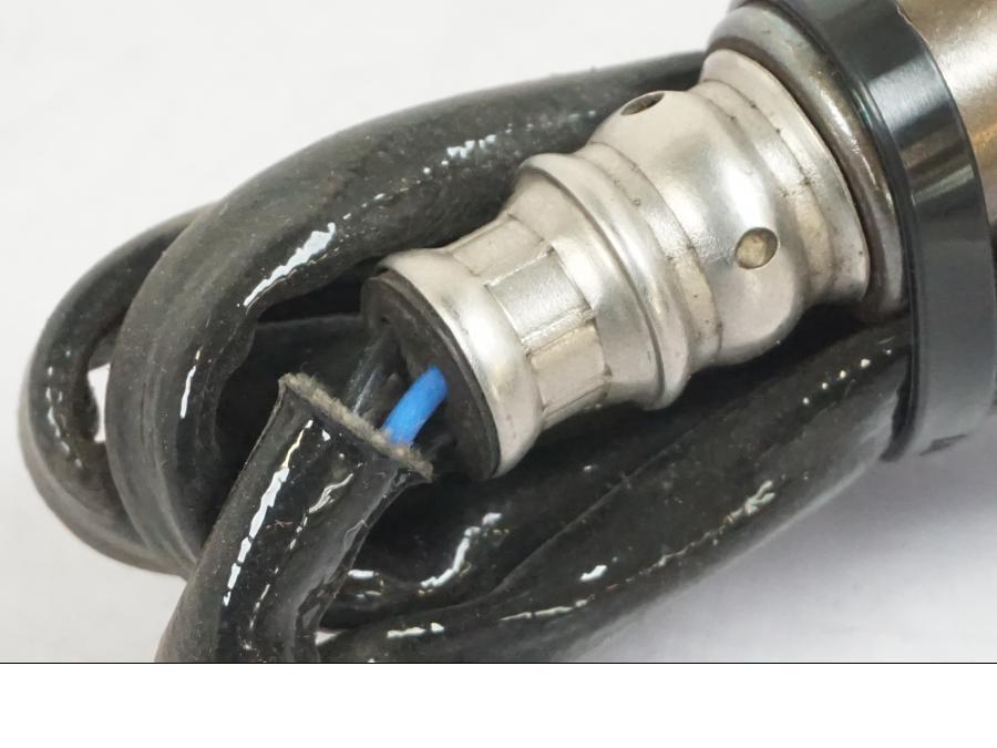 Höger sida på Lambdasond från en Kawasaki Z 900 -2019 motorcykel.