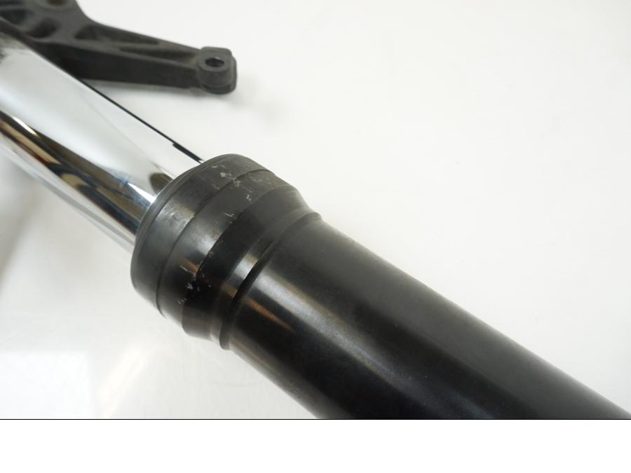 Extrabild2 på Gaffelben från en Yamaha YZF 1000 R1 -2002 motorcykel.