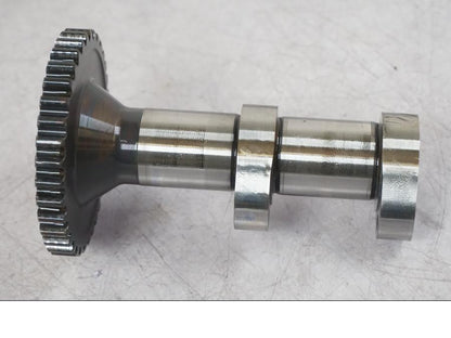 Baksidan på Kamaxel från en KTM 1190 Adventure -2015 motorcykel.