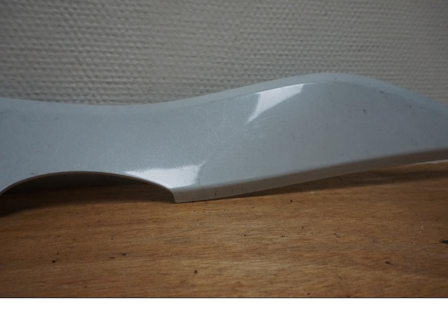 Höger sida på Sidopanel från en Yamaha Cygnus -2012 motorcykel.