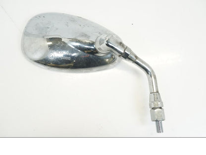 Baksidan på Backspegel från en Suzuki VL 800 -2004 motorcykel.