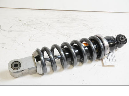 Baksidan på Stötdämpare från en Suzuki GSX-S 1000 -2015 motorcykel.