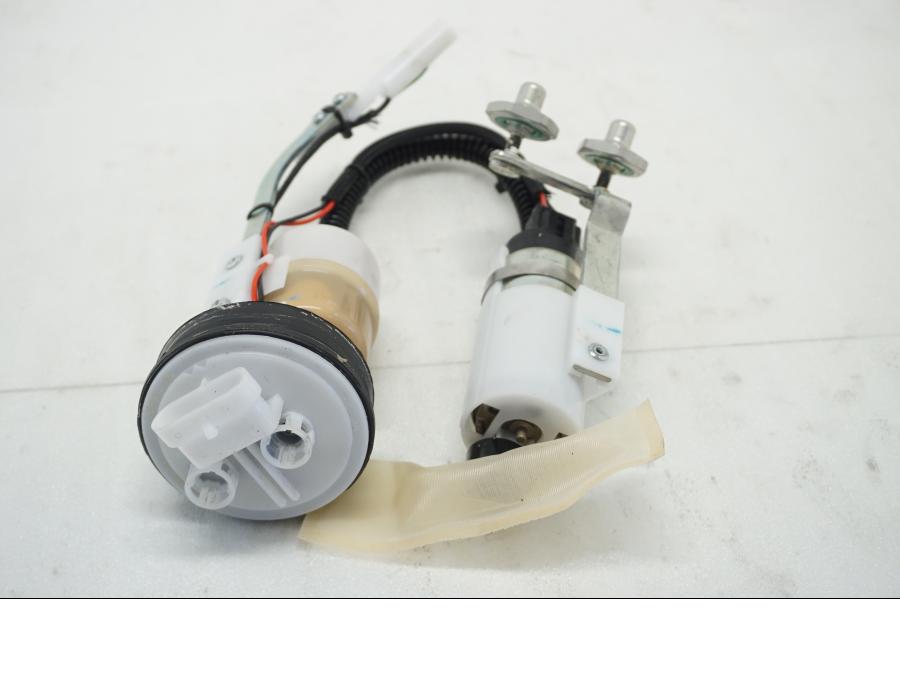 Baksidan på Bensinpump insprut från en Ducati Hypermotard -2020 motorcykel.