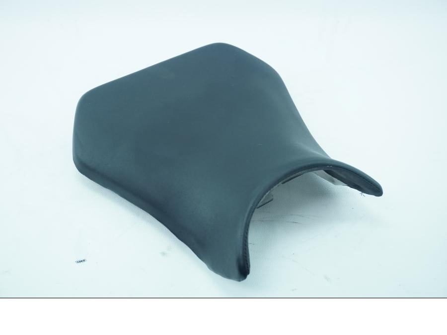 Framsidan på Sadel från en Yamaha YZF 1000 R1 -2002 motorcykel.