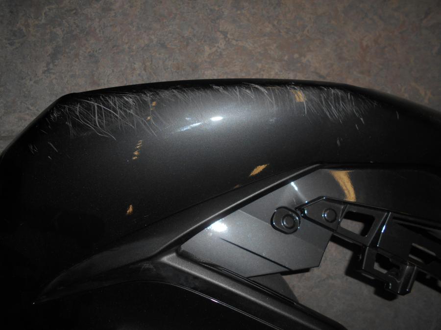 Höger sida på Sidkåpa från en Yamaha FJR 1300 -2013 motorcykel.