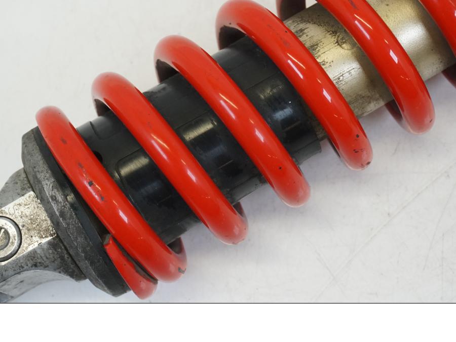 Höger sida på Stötdämpare från en Kawasaki ZX-12R -2000 motorcykel.