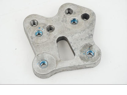 Framsidan på Fotpinnefäste inre från en Suzuki GSX-R 1000 -2007 motorcykel.