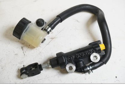 Framsidan på Bromshuvudcylinder från en Yamaha MT-07 -2014 motorcykel.