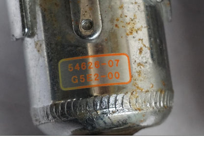 Snett nerifrån på Stötdämpare från en H-D Sportster 883 XL -2007 motorcykel.