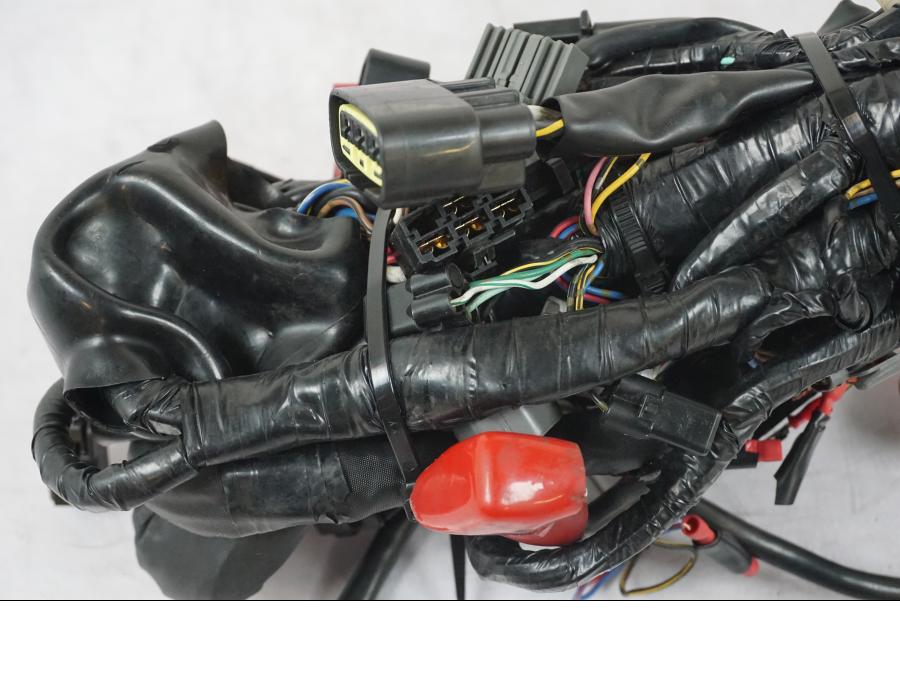 Snett nerifrån på Kabelstam från en Kawasaki ZX-6R -2011 motorcykel.