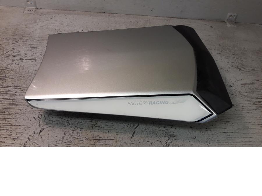 Baksidan på Kuts från en Yamaha YZF 1000 R1 -2003 motorcykel.