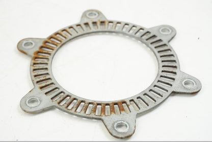 Baksidan på ABS krans från en BMW F 650 CS -2003 motorcykel.