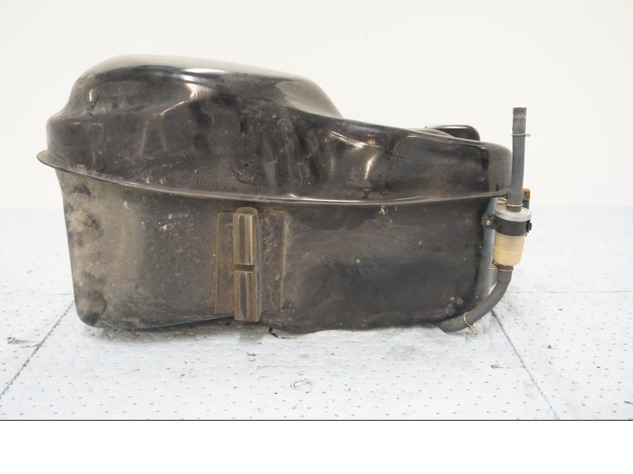 Höger sida på Bensintank från en Honda GL 1200 -1987 motorcykel.